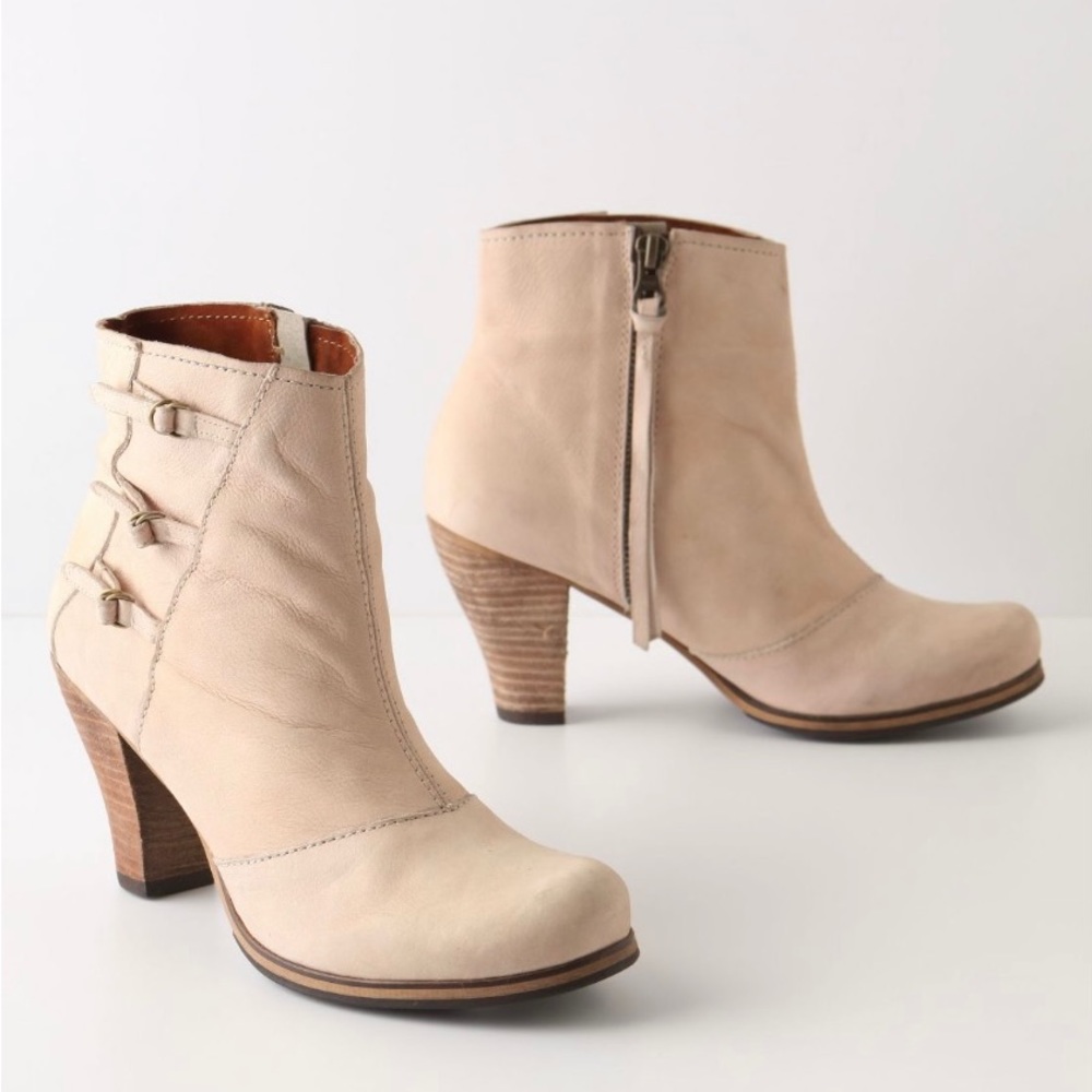 Anthropologie Holding Horses Buckled Triad Booties in Cream 39 Euro Worn Once